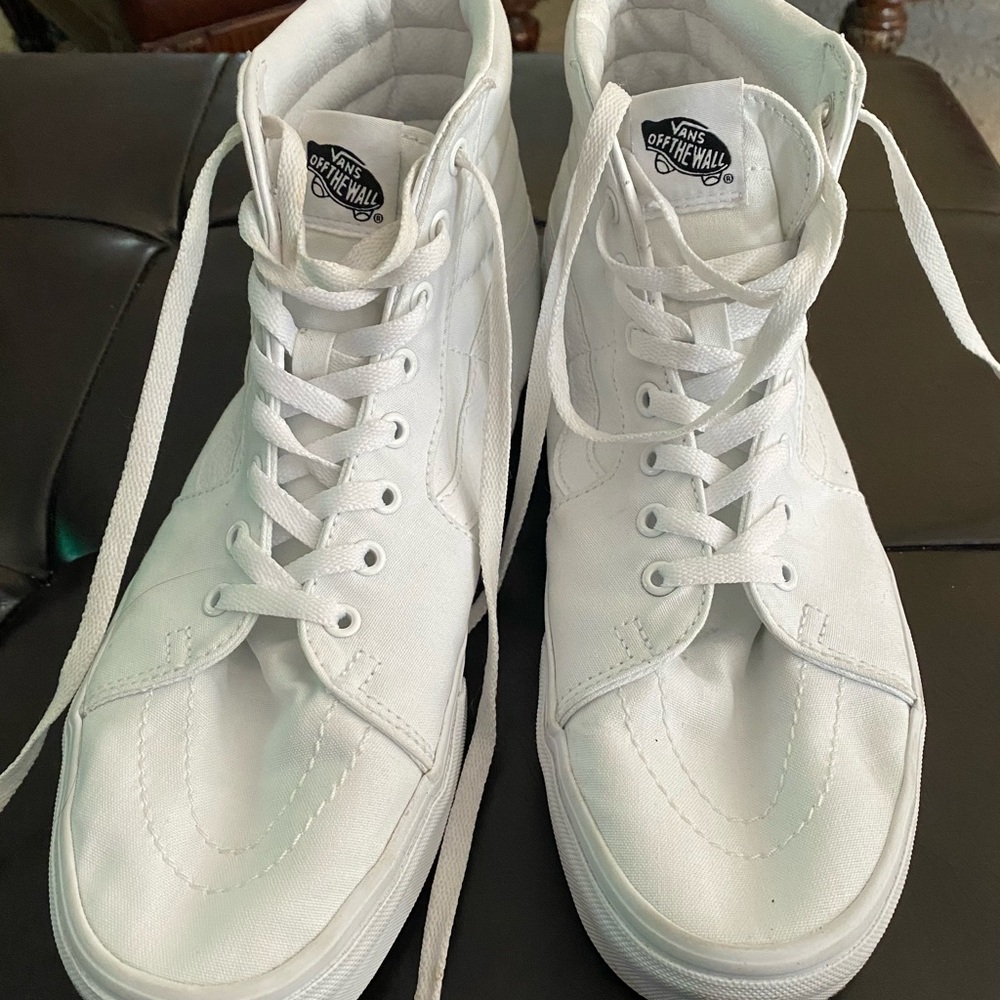 White high top off the Wall Vans like new. No streetwear.